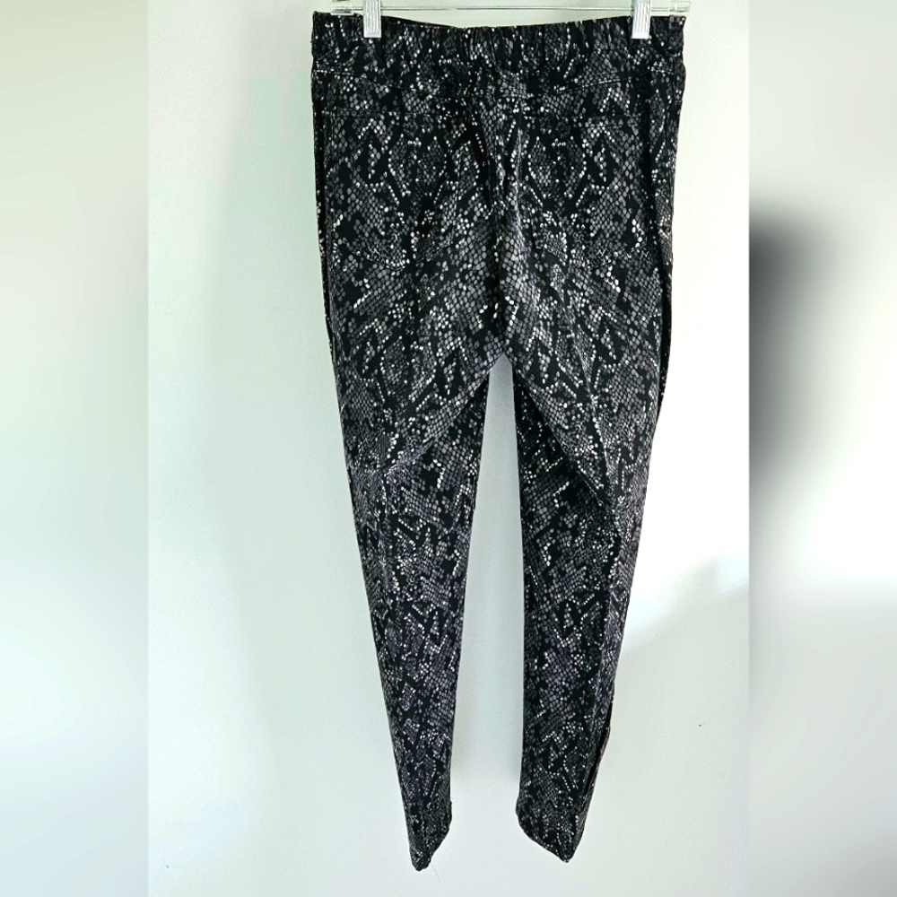 Isaac Mizrahi snakeskin leggings